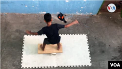 Aux ateliers participent des garçons, entre 6 et 14 ans, tous scolarisés. [Foto: Nicole Kolster, VOA]