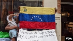 Un groupe de migrants vénézuéliens à San José, Costa Rica.  Photo Miguel Bravo, VOA