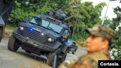 Maintenant, les clôtures militaires comme celle-ci à Comasagua sont plus courantes au Salvador. [Fotos cortesía del Gobierno de El Salvador]