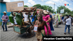 Les Nicaraguayens assistent au festival de Torovenado et Los Agüizotes