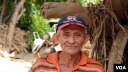 José Pérez, 60 ans, a tout perdu à Las Tejerías, Venezuela : "Je dors par terre, près, on a même pas de lit".