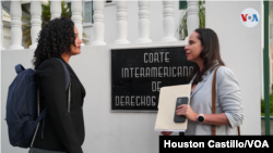 Avocats et proches de prisonniers politiques devant le siège de la Cour interaméricaine des droits de l'homme, à San José, Costa Rica.