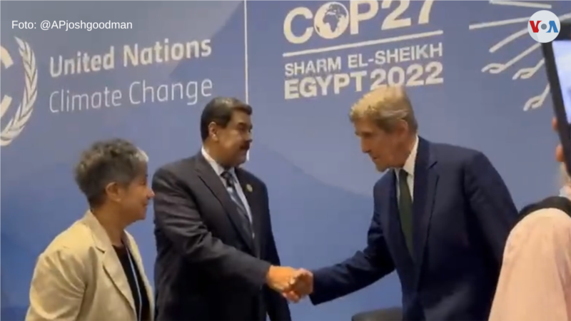 Maduro et Kerry se saluent brièvement lors d'une réunion informelle en Égypte