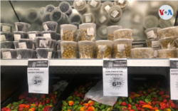 Prix ​​des ingrédients pour les hallacas vénézuéliennes sur un marché à Caracas 3