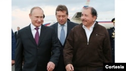Le président russe Vladimir Poutine et le président nicaraguayen Daniel Ortega lors d'une brève visite à Managua.  Photo : Gouvernement du Nicaragua