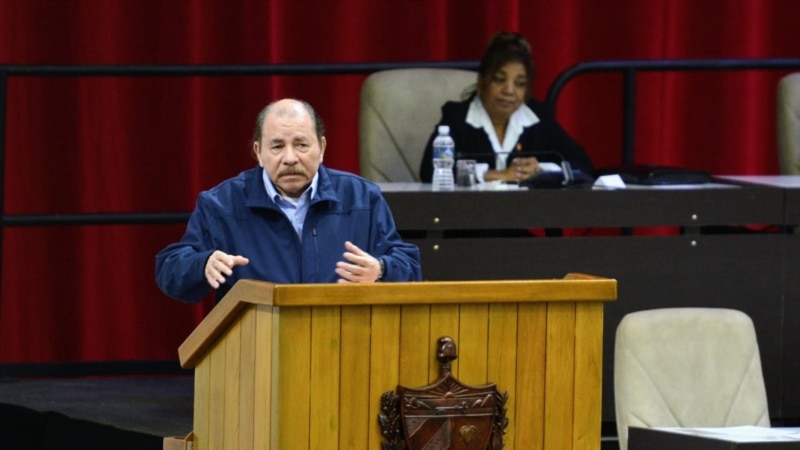 Ortega réapparaît étonnamment à Cuba pour le sommet de l'ALBA