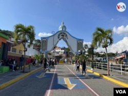 Plus de deux millions de personnes accompagneront le voyage de près de 8 kilomètres que ce samedi, comme chaque 14 janvier, traverse l'image de la Divine Bergère;  à Barquisimeto, Vénézuela. [Foto: Carolina Alcalde, VOA]