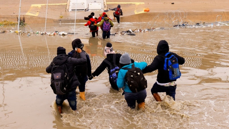 La libération conditionnelle humanitaire arrête l'entrée irrégulière de Cubains, de Nicaraguayens et d'Haïtiens aux États-Unis