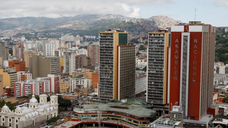 Le parlement de l'opposition remercie les États-Unis pour la modification de la licence, Maduro appelle à la "compréhension" avec l'Assemblée chaviste