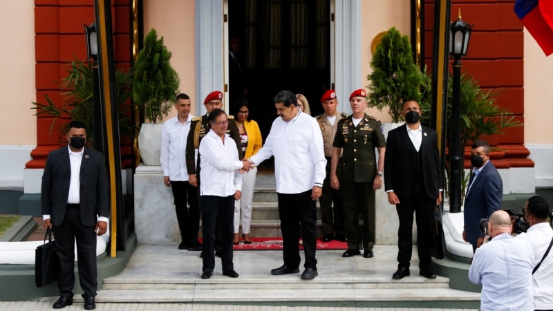 Maduro et Petro se rencontrent à Caracas