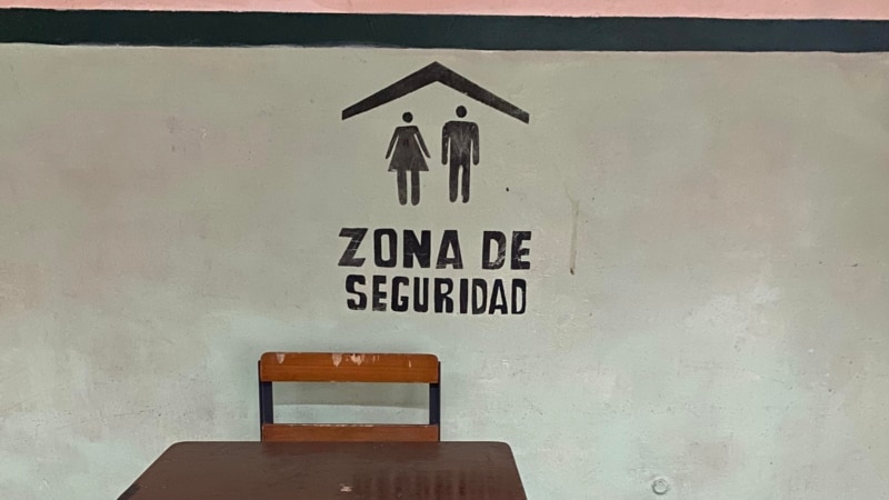 Les écoles des zones à risque du Venezuela élaborent des protocoles pour se protéger des balles