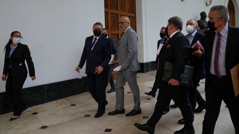 Qui perd si le dialogue entre le gouvernement vénézuélien et l'opposition est suspendu ?