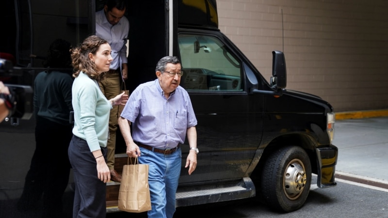 heureux mais tristes, certains songent déjà à revenir