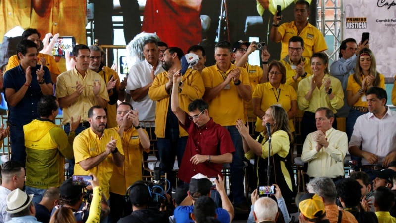 Capriles élu candidat de l'opposition interne