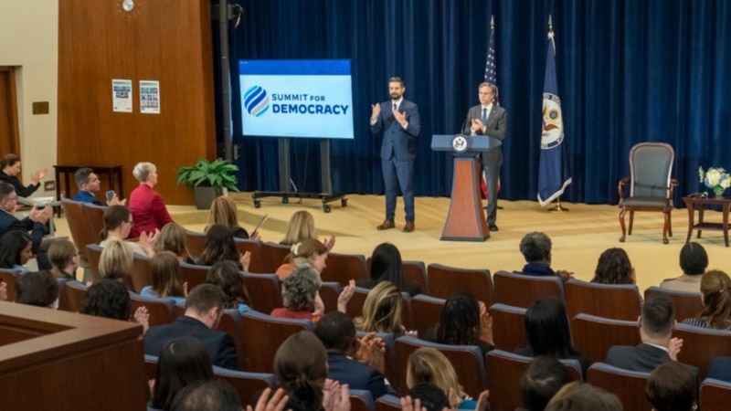 La corruption et l'Ukraine se concentrent la veille du Sommet pour la démocratie