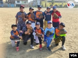 Enfants membres de l'Académie de Baseball "étoiles" de San Juan de Lurigancho, à Lima, au Pérou.  Photo : courtoisie.