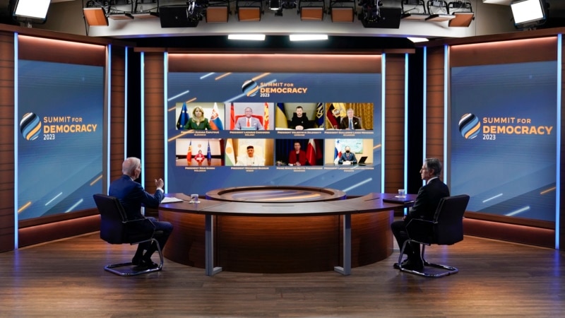 Les présidents de l'Équateur et du Panama se joignent à Biden en session plénière sur la démocratie