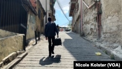 Jesús Jiménez a quitté le Système d'Orchestres du Venezuela pour errer et offrir sa musique avec son saxophone dans les rues de Caracas.