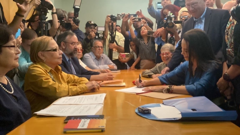 Ils demandent de clarifier si la candidate María Corina Machado est désactivée pour les élections