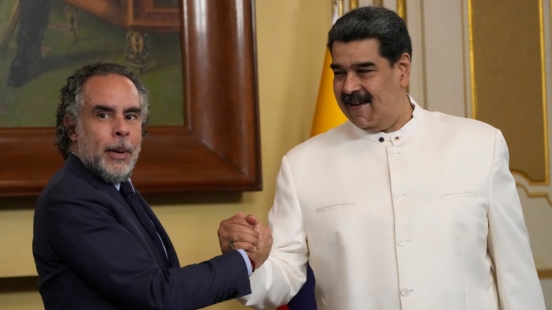 Le départ de l'ambassadeur Benedetti n'affecte pas la médiation de Petro au Venezuela, selon les analystes