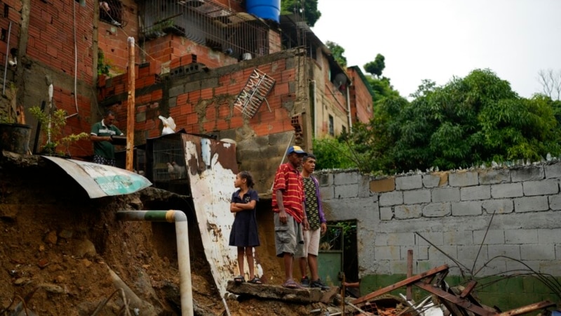 Les pluies provoquent des inondations et des glissements de terrain dans huit États