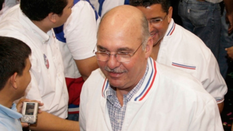 Qui est Alfredo Cristiani et de quoi est-il accusé au Salvador ?