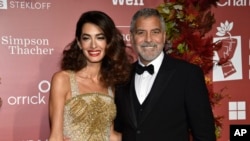 Amal Clooney et George Clooney assistent au gala des Albie Awards de la Fondation pour la justice à New York en septembre 2022.