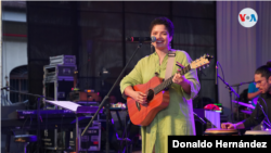 La chanteuse nicaraguayenne Ceshia Ubau.  Photo : Donaldo Hernandez, VOA
