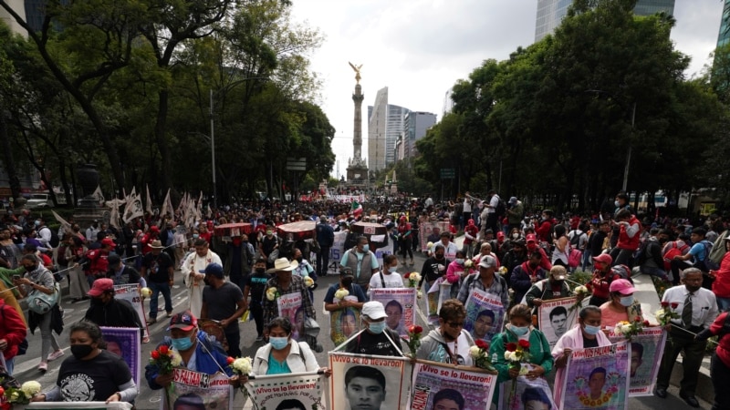 Des experts quittent le Mexique et dénoncent les mensonges des forces armées dans l'affaire Ayotzinapa