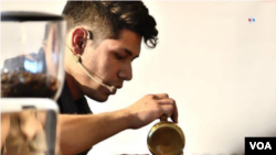 Carlos Medina est barista depuis 5 ans.