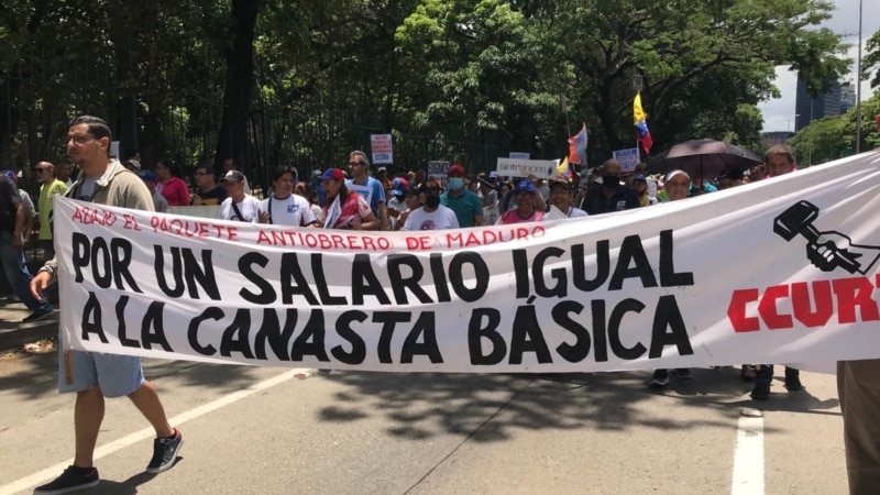 Dix-huit dollars, le salaire maximum d'un professeur d'université au Venezuela