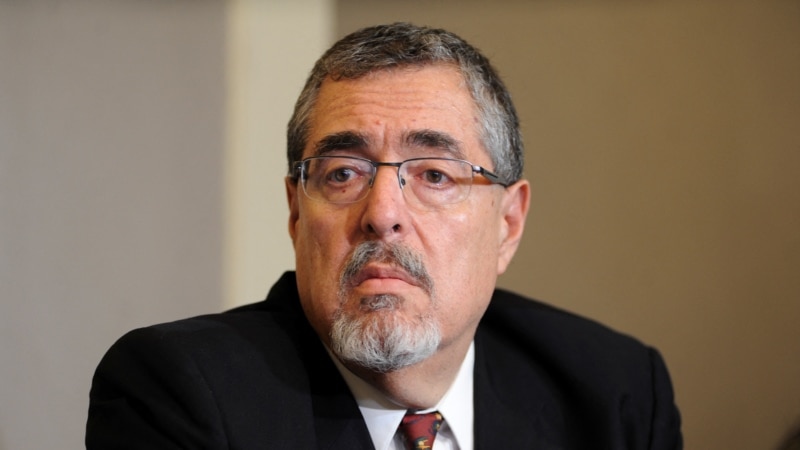 Giammattei propose de commencer la transition avec Arévalo le 4 septembre