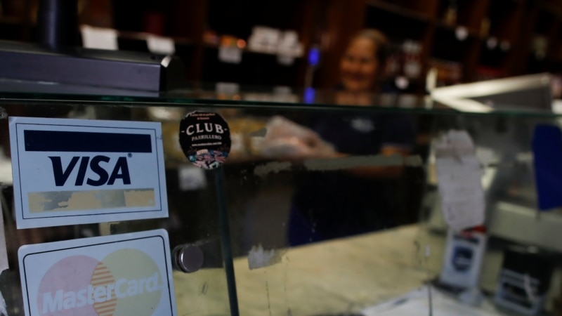 Les cartes de crédit vénézuéliennes « ne servent à ouvrir une porte que si elle est verrouillée » (économiste)