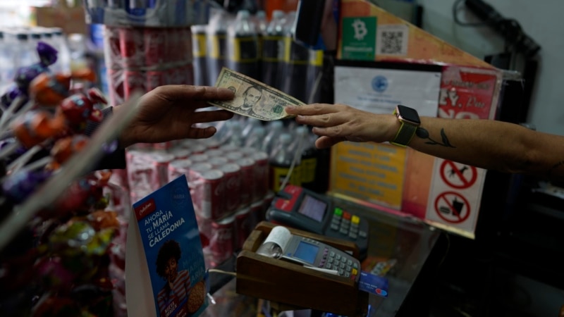 le prix du dollar officiel dépasse 30 bolivars