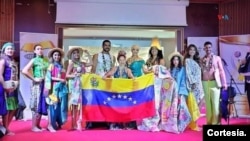 La passion de Linda Fleitas pour le design est née dès son enfance et à l'âge de 17 ans, elle a organisé son premier défilé de mode.  Aujourd'hui, en septembre dernier, son art est apparu sur les podiums de Milan.