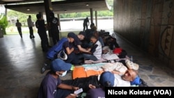 Grève de la faim des retraités du pétrole qui réclament les économies qu'ils ont allouées à leur vieillesse