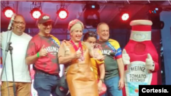 Camacho et une équipe composée d'autres maîtres du grill ont remporté le premier tournoi de grillades ancestrales organisé à Medellín, en Colombie.