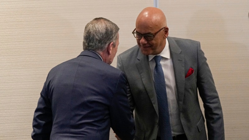 Le gouvernement et l'opposition du Venezuela reprennent les négociations à la Barbade ;  plusieurs pays les accompagnent