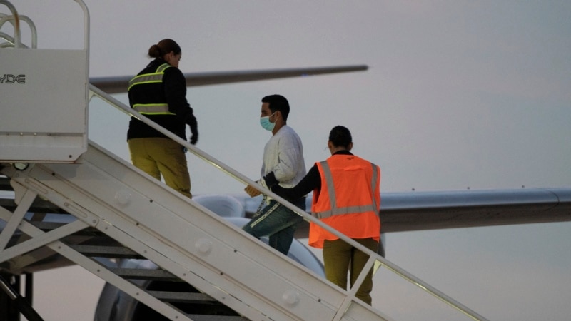 Un deuxième vol arrive au Venezuela avec plus de 100 migrants expulsés des États-Unis