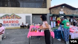 Jessica Figueroa, 32 ans, vend des parfums et des vêtements.  