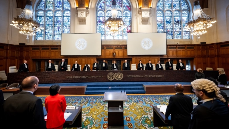 ils défendent le référendum à la CIJ ;  relations avec le Paraguay, et plus encore
