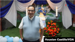 Anibal Toruño est un journaliste nicaraguayen dévoué à l'Immaculée Conception de Marie.  Photo Houston Castillo, VOA