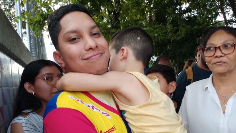 Un étudiant accusé de complot libéré au Venezuela