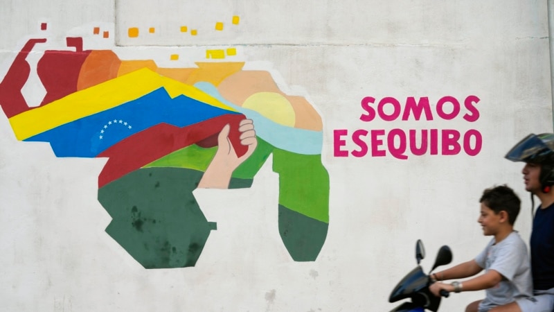 Il n'y a pas de projet de base militaire américaine en raison du conflit territorial avec le Venezuela