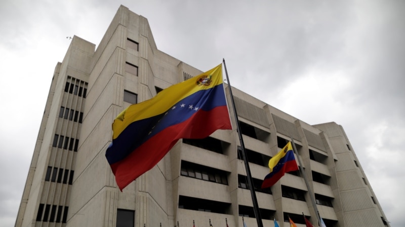 La Cour suprême du Venezuela ratifie l'habitation d'Henrique Capriles et María Corina Machado