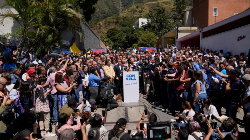 Les États-Unis commencent à réimposer des sanctions au Venezuela après la disqualification du candidat de l'opposition à la présidentielle