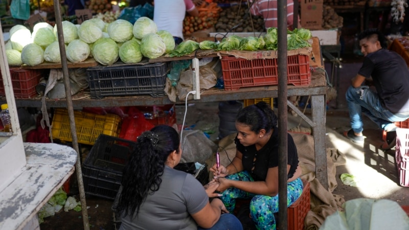 Même sans chiffres officiels, Maduro et les experts ne sont pas d'accord sur la prétendue amélioration économique au Venezuela