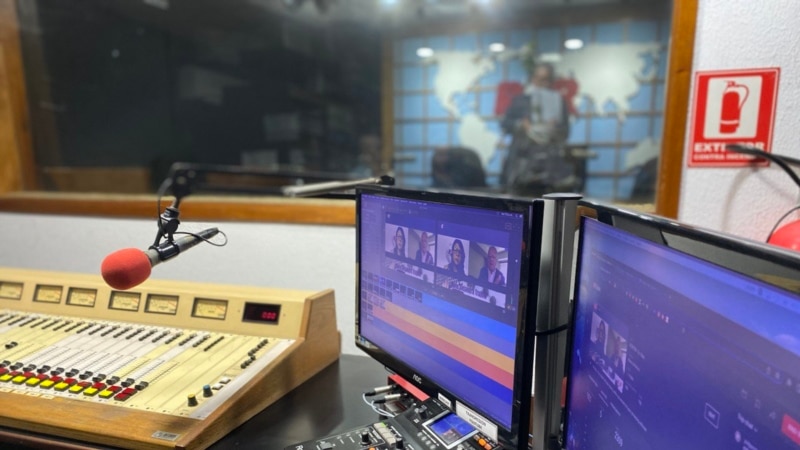 Plus de 400 médias fermés en deux décennies