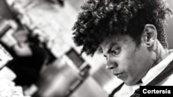 Son rêve est d'ouvrir son propre restaurant.