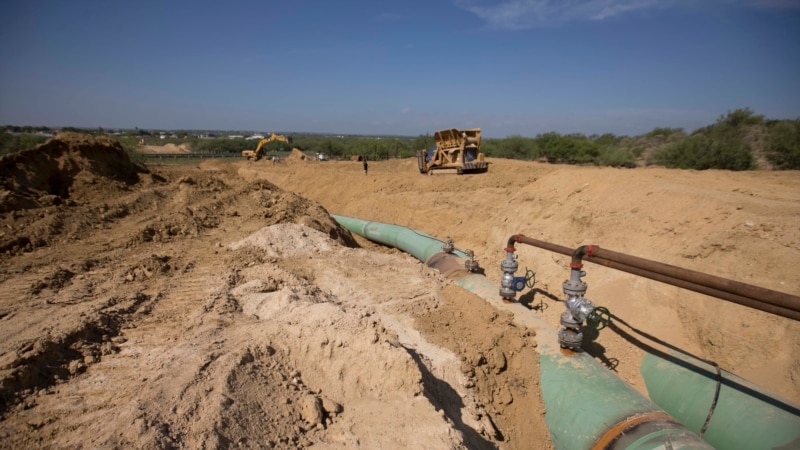 La police colombienne saisit 7,3 millions de gallons de pétrole brut lors de raids contre des raffineries illégales
